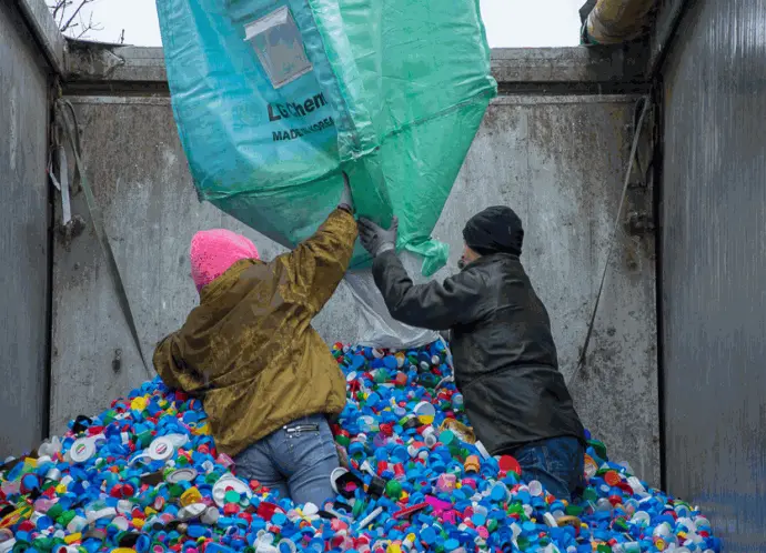 photo illustrant l'opération bouchons lancée par l'association CREL